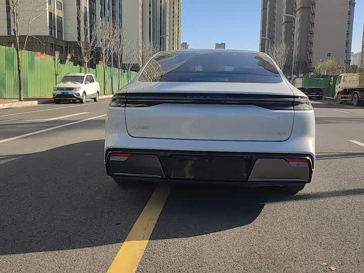 Фото 8 - Geely Galaxy E8