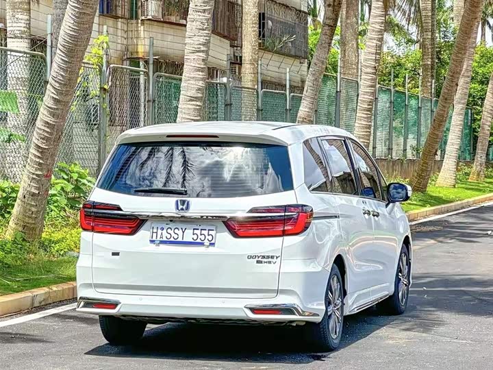 Фото 9 - Honda Odyssey