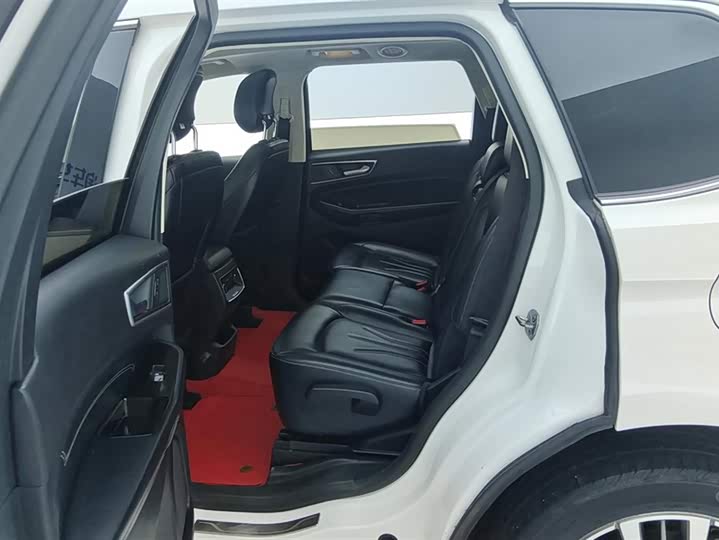 Фото 11 - Ford Edge