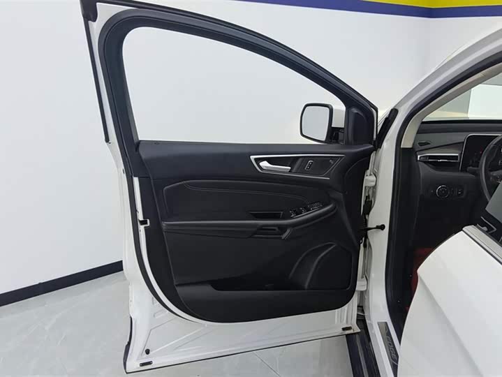 Фото 7 - Ford Edge