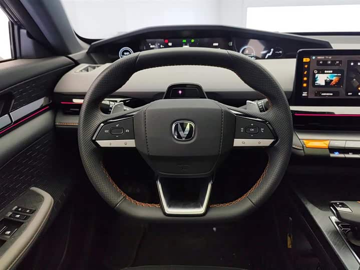 Фото 15 - Changan UNI-V