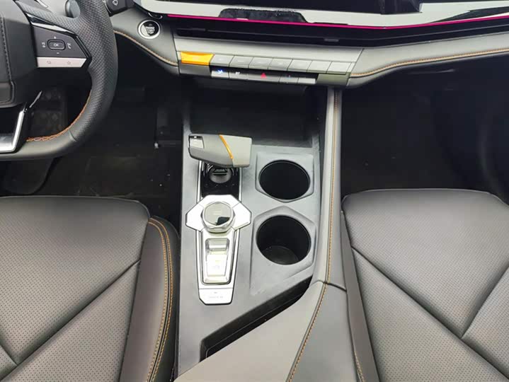 Фото 16 - Changan UNI-V