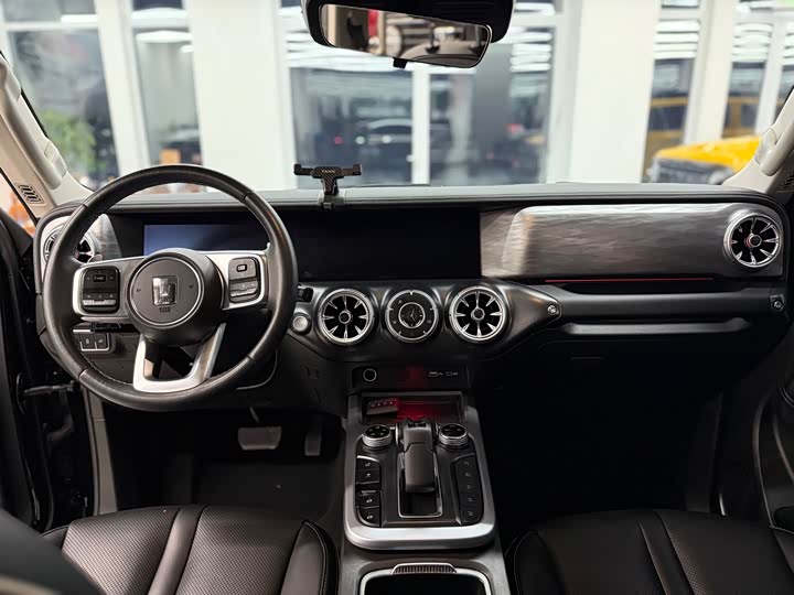 Фото 9 - Tank 300