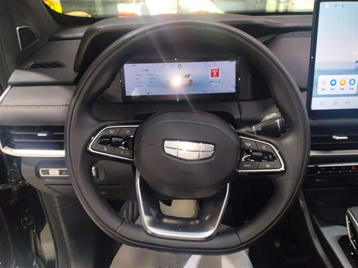 Фото 11 - Geely Okavango L