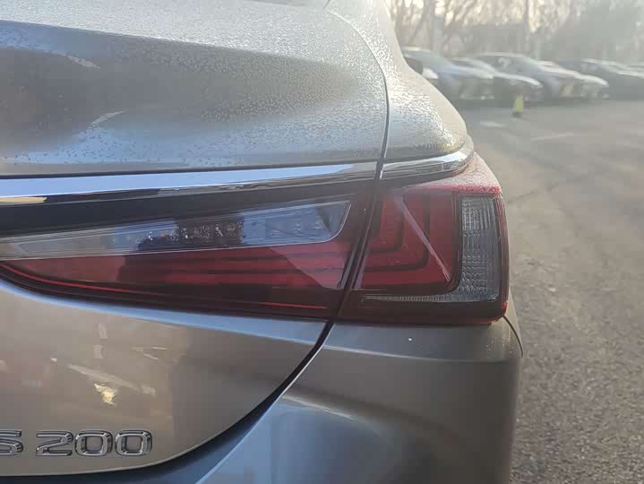 Фото 12 - Lexus ES