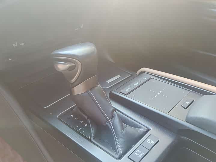 Фото 18 - Lexus ES