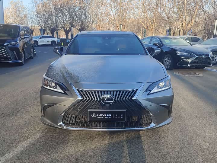 Фото 2 - Lexus ES