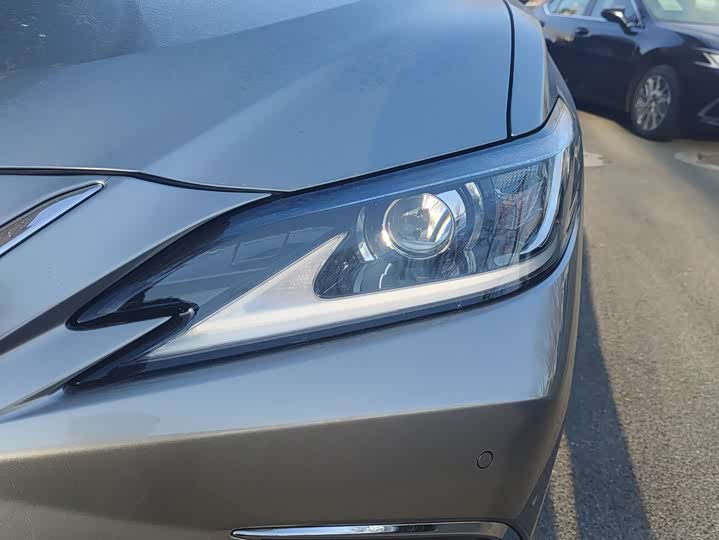 Фото 3 - Lexus ES