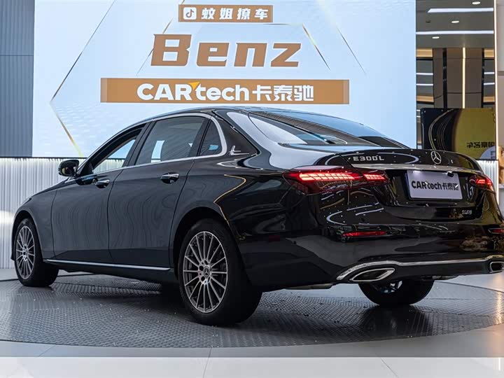 Фото 4 - Mercedes-Benz E-Class