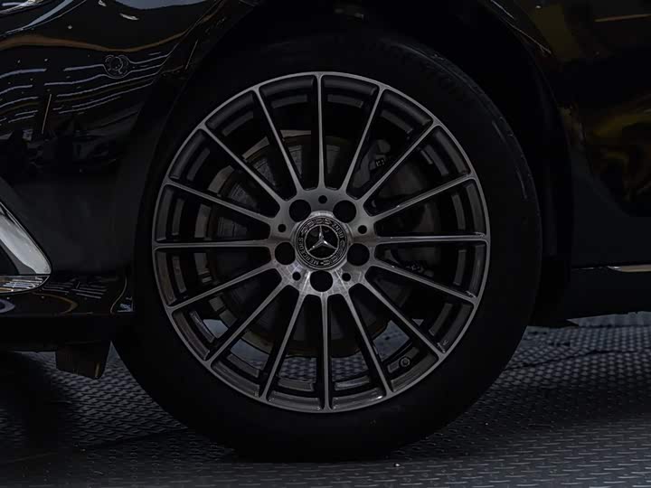 Фото 7 - Mercedes-Benz E-Class