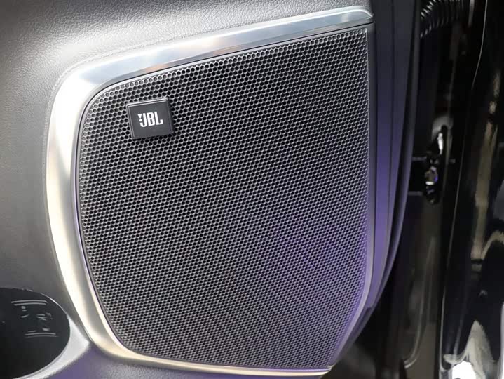 Фото 11 - Toyota Alphard