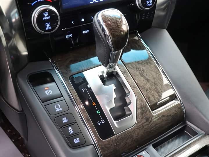 Фото 14 - Toyota Alphard