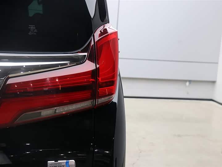 Фото 27 - Toyota Alphard