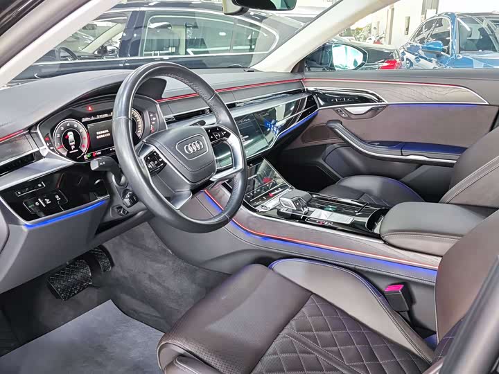 Фото 4 - Audi A8