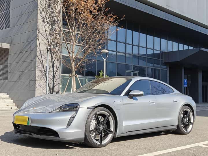 Фото 1 - Porsche Taycan