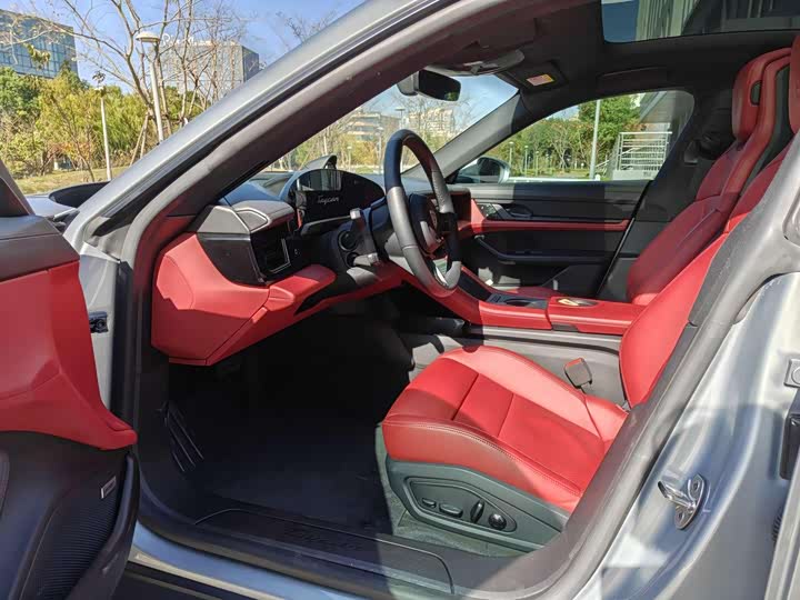 Фото 11 - Porsche Taycan