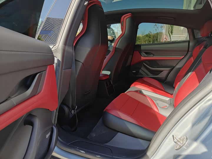 Фото 12 - Porsche Taycan