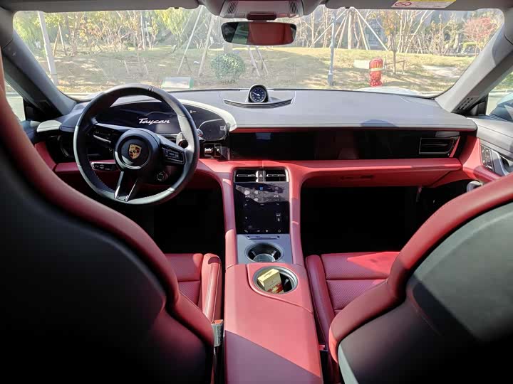 Фото 13 - Porsche Taycan