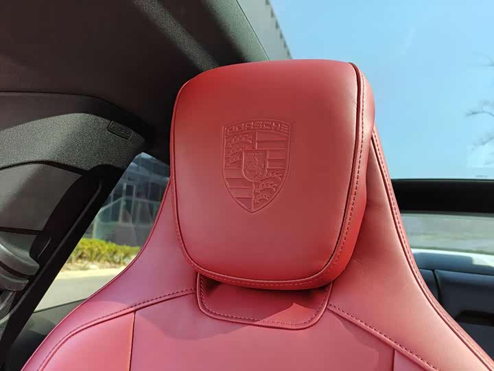 Фото 14 - Porsche Taycan