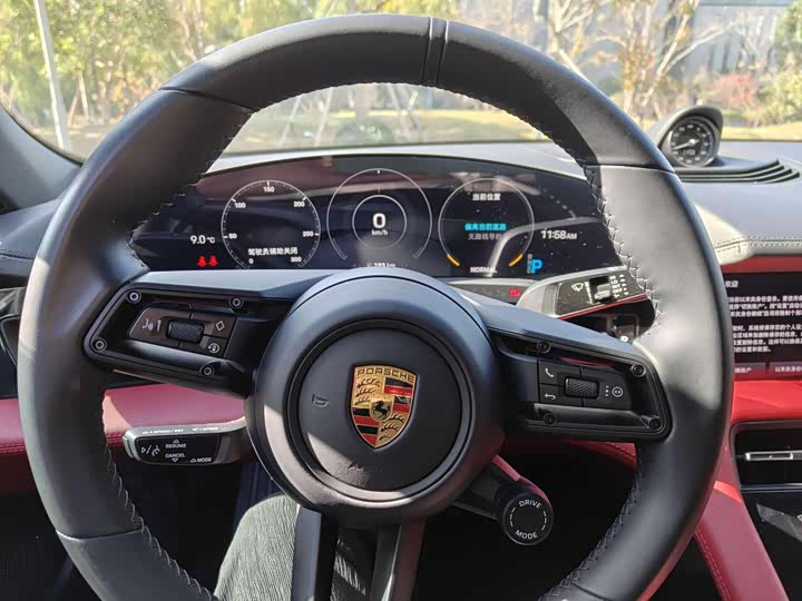 Фото 17 - Porsche Taycan