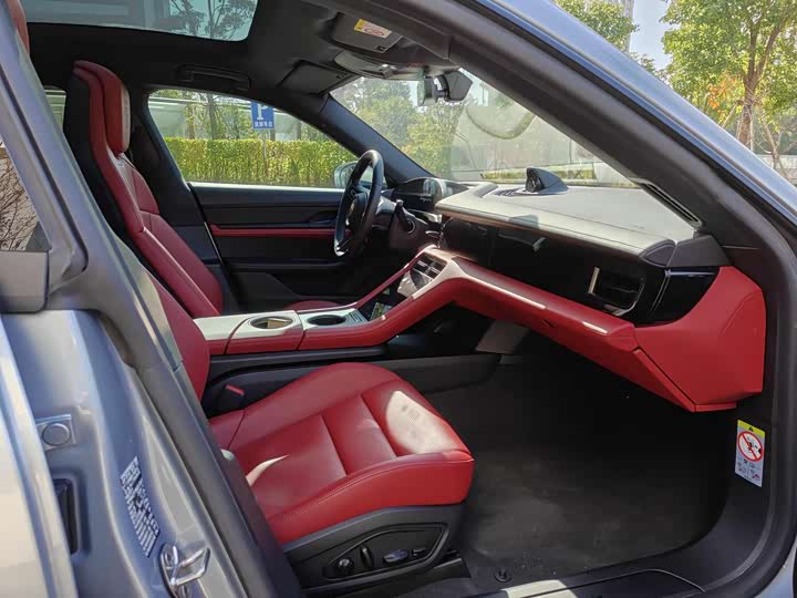 Фото 18 - Porsche Taycan