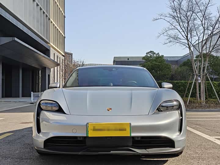 Фото 2 - Porsche Taycan