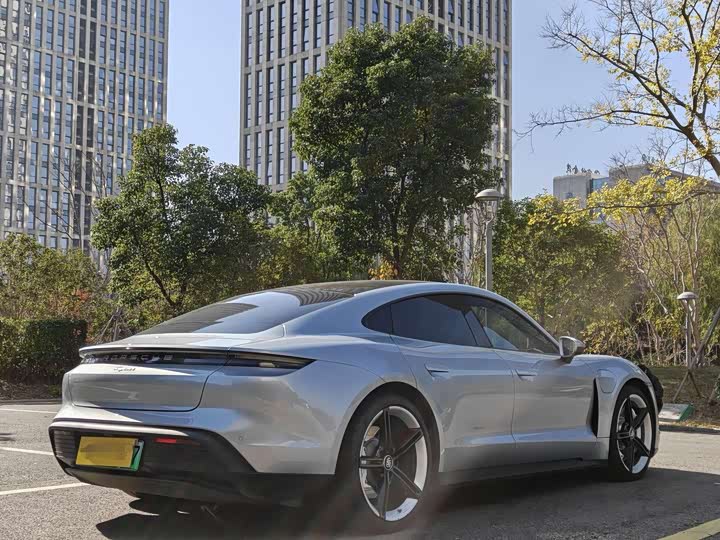 Фото 20 - Porsche Taycan