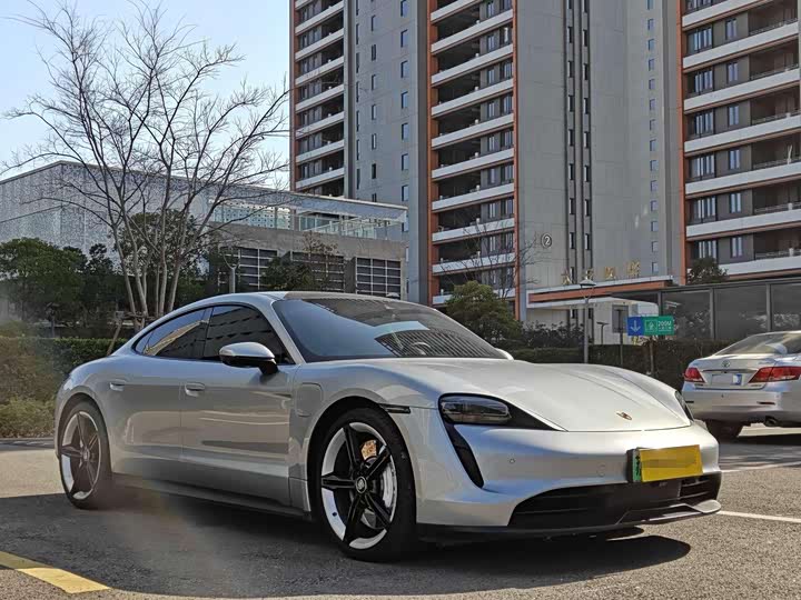 Фото 3 - Porsche Taycan