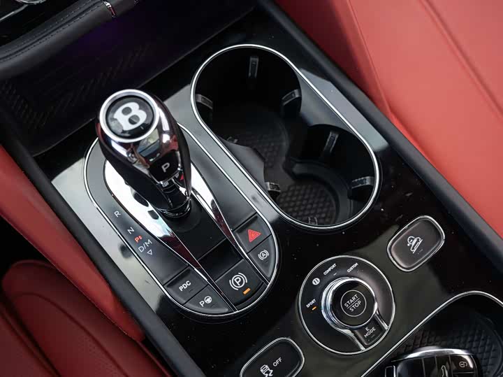 Фото 15 - Bentley Bentayga Hybrid