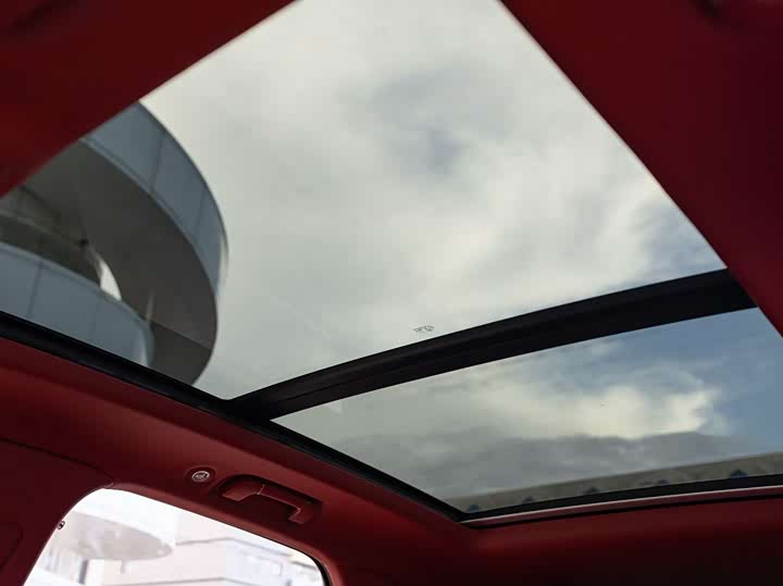 Фото 17 - Bentley Bentayga Hybrid