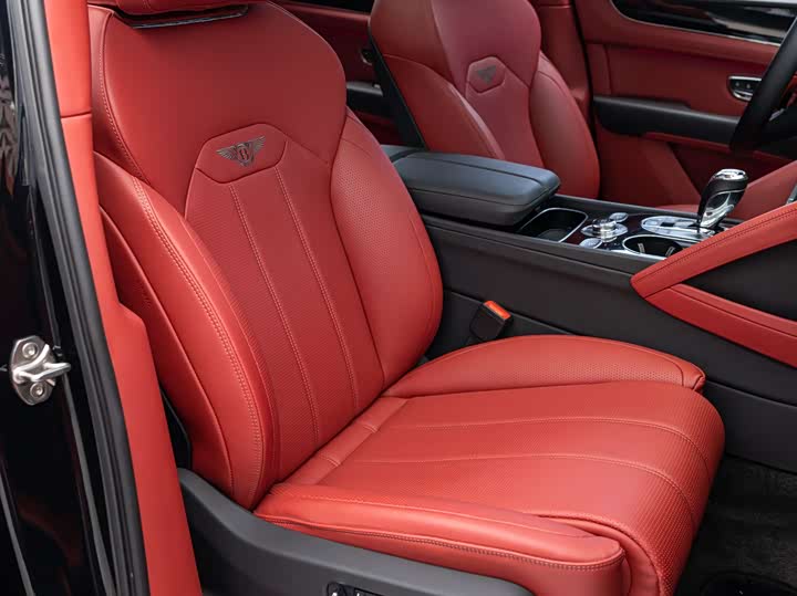 Фото 18 - Bentley Bentayga Hybrid