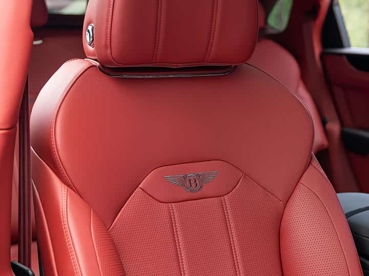 Фото 19 - Bentley Bentayga Hybrid