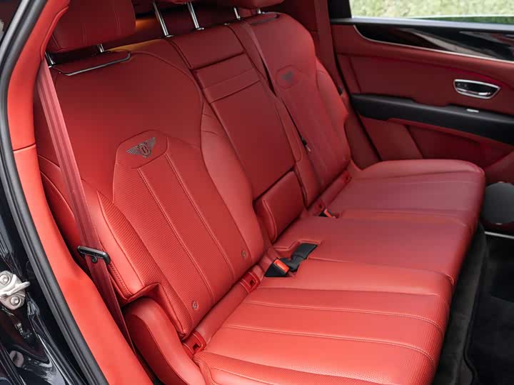 Фото 20 - Bentley Bentayga Hybrid