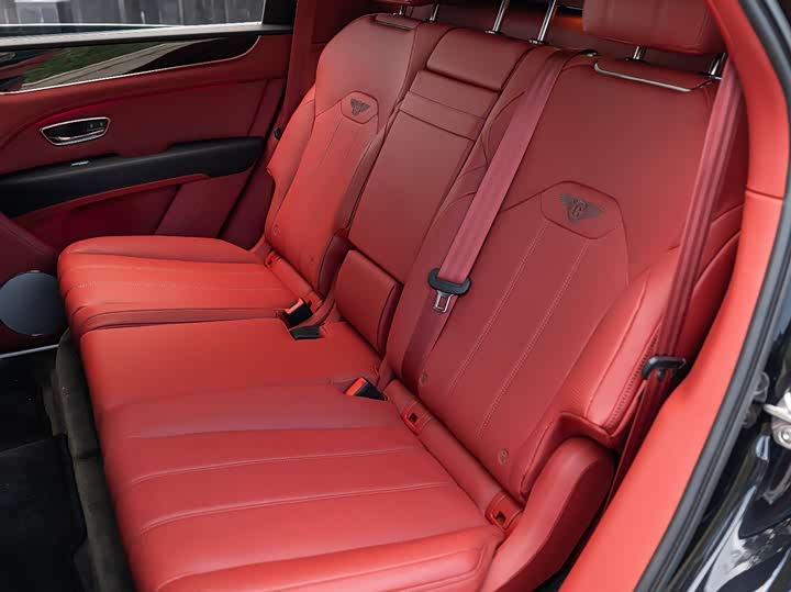 Фото 21 - Bentley Bentayga Hybrid