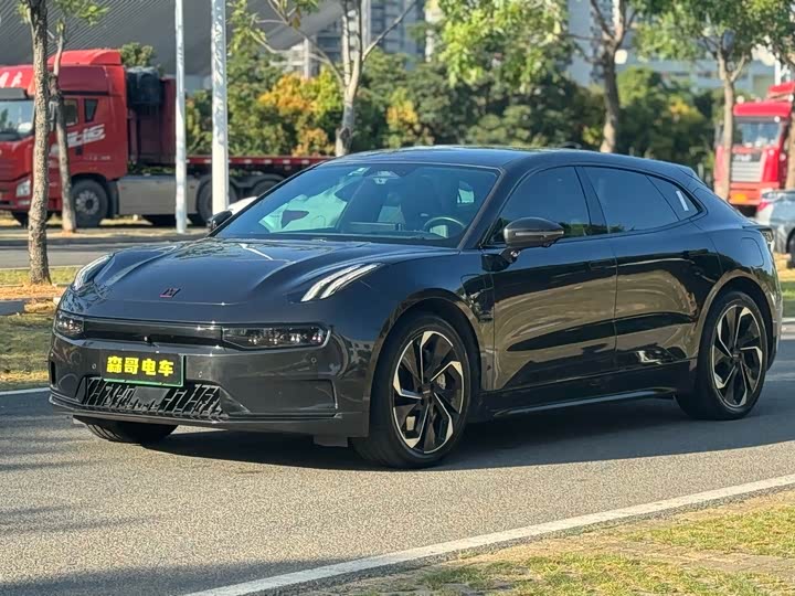 Фото 1 - Zeekr 001