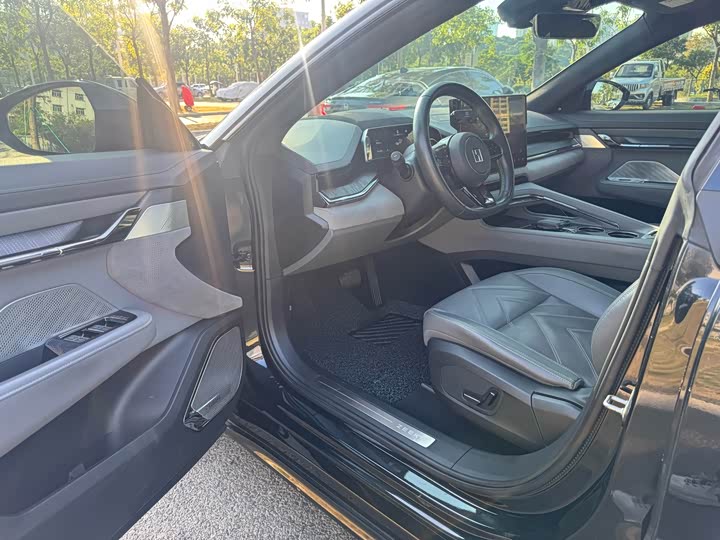 Фото 10 - Zeekr 001