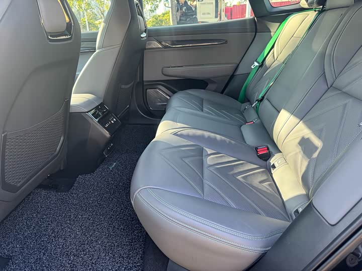 Фото 11 - Zeekr 001