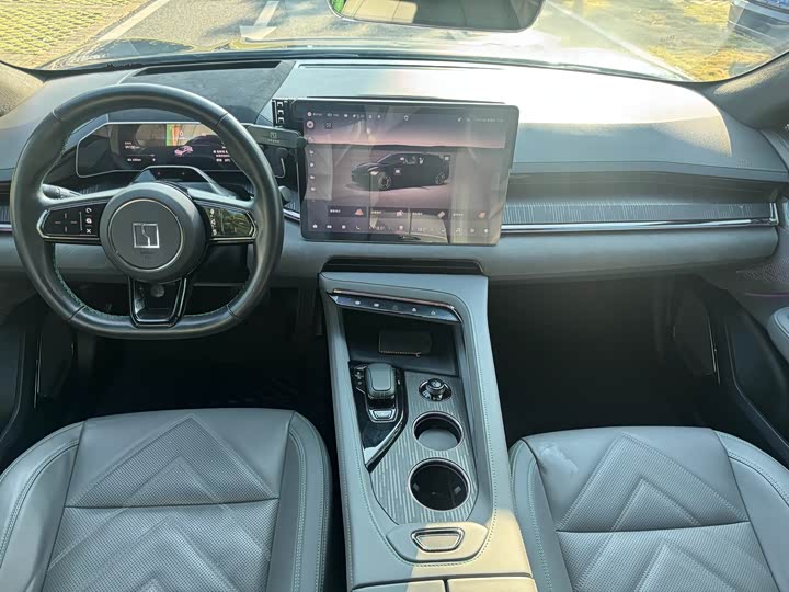 Фото 12 - Zeekr 001