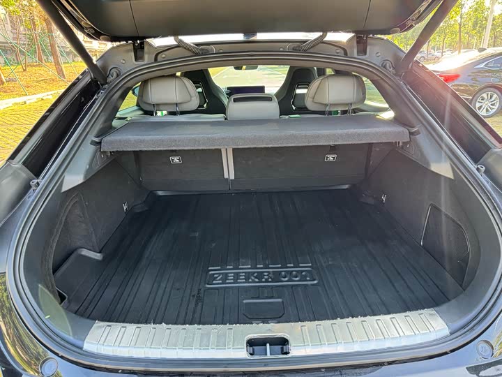 Фото 13 - Zeekr 001