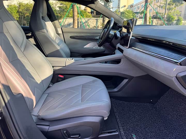 Фото 15 - Zeekr 001