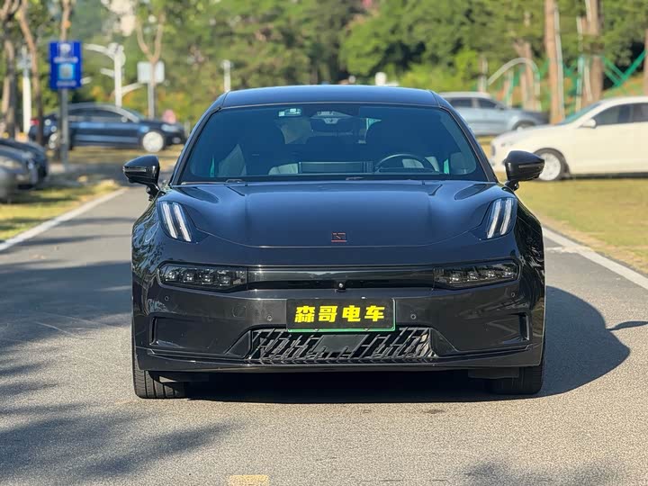 Фото 2 - Zeekr 001