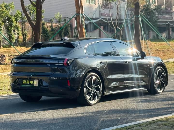Фото 5 - Zeekr 001