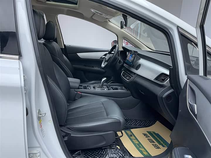 Фото 16 - BYD Song Max