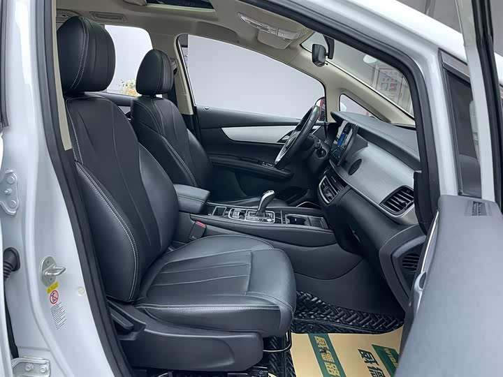 Фото 17 - BYD Song Max