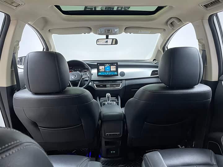 Фото 18 - BYD Song Max