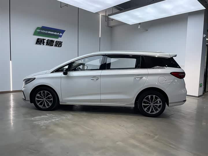 Фото 3 - BYD Song Max