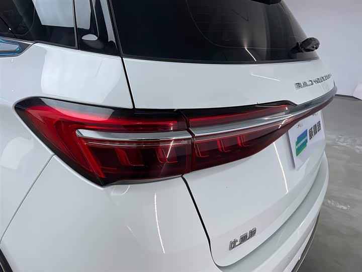 Фото 37 - BYD Song Max