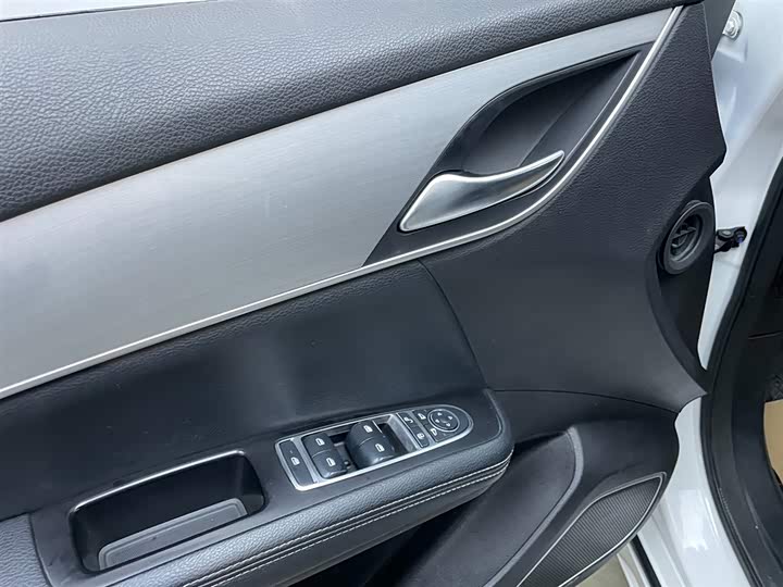 Фото 9 - BYD Song Max