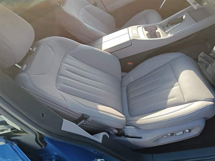 Фото 25 - Nio Onvo L60