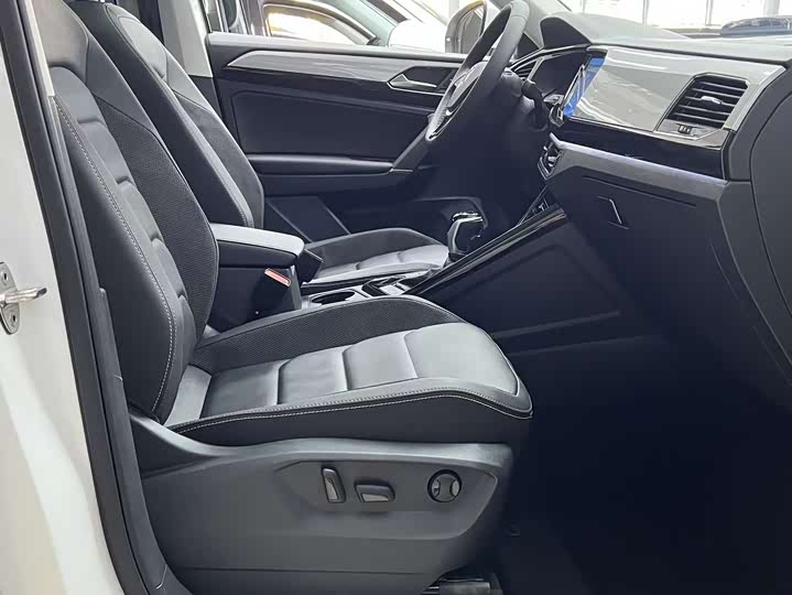 Фото 15 - Volkswagen Tayron